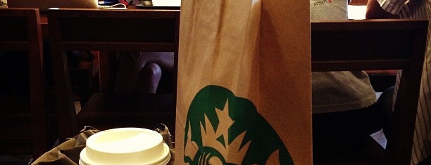 Starbucks is one of Lugares favoritos de Stefan.