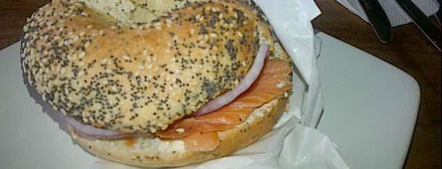 Bagel Bagel is one of Tempat yang Disukai Arie.