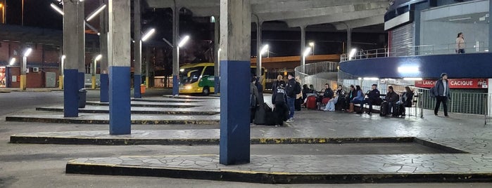 Busbahnhof Porto Alegre is one of Orte, die Eduardo gefallen.