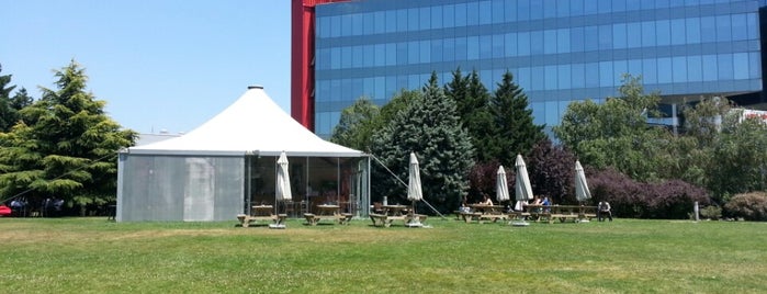 Hürriyet Dünyası Bahçe is one of สถานที่ที่ Merve ถูกใจ.