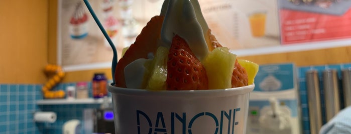 La Yogurteria by Danone is one of Вкусные мечта.