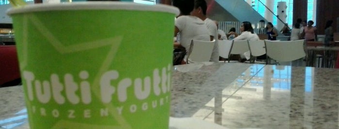 Tutti Frutti Frozen Yogurt is one of Cacaさんのお気に入りスポット.