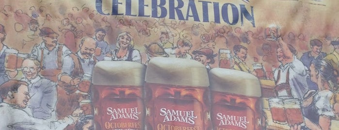 Samuel Adams Octoberfest is one of Orte, die JRA gefallen.