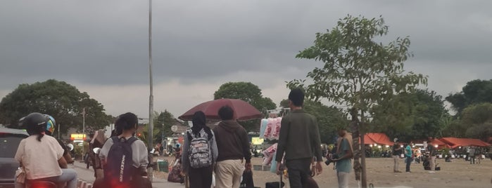 Alun - Alun Kidul is one of Outdoor/Sight.