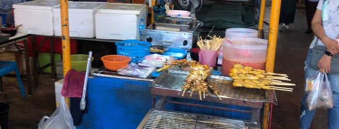 Wat San Chao Market is one of bangkok trip.