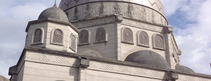 Masjid Al-Mukarramah is one of Masjid & Surau.
