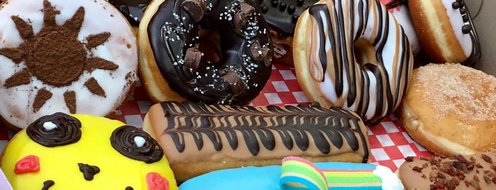 Dolicious Donuts & Coffee is one of Kristine : понравившиеся места.