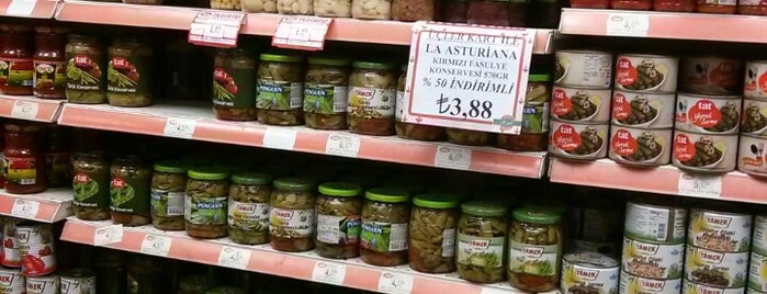 Üçler Süpermarket is one of Flavia : понравившиеся места.