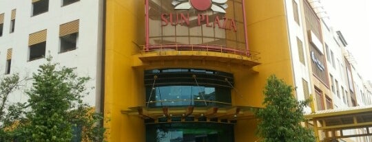 Sun Plaza is one of Locais curtidos por Joyce.