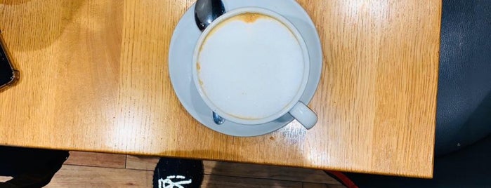 Costa Coffee is one of Posti che sono piaciuti a Alden.