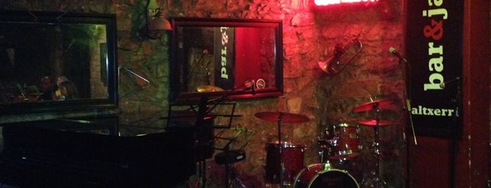 Altxerri Bar Jazz is one of Locais curtidos por Sergio.