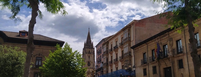 Plaza Porlier is one of Oviedo City Badge.