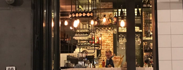 Café Charbon is one of Orte, die Jipe gefallen.