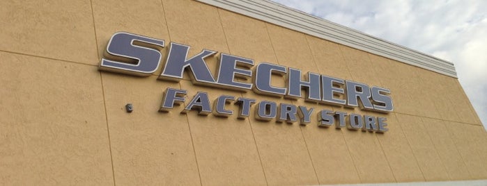SKECHERS Warehouse Outlet is one of สถานที่ที่ Ma. Fernanda ถูกใจ.