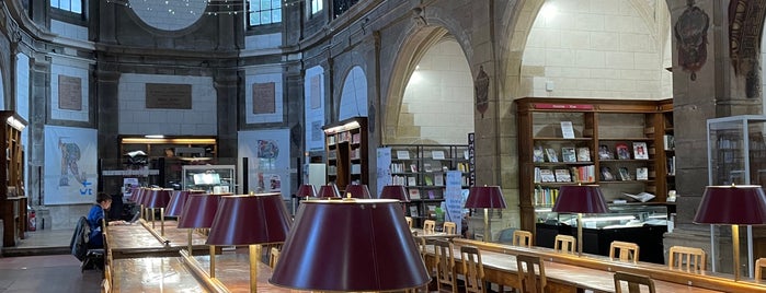 Bibliothèque patrimoniale et d'étude is one of Dijon : pierres & patrimoine.