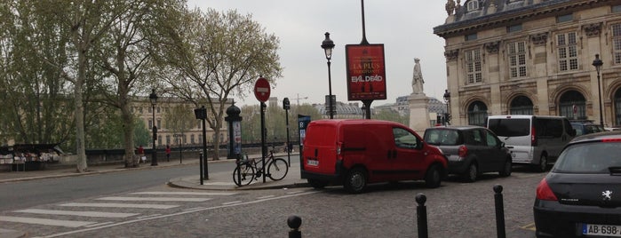 Café des Beaux Arts is one of paris je'taime.