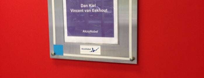 AkzoNobel is one of Clientes.