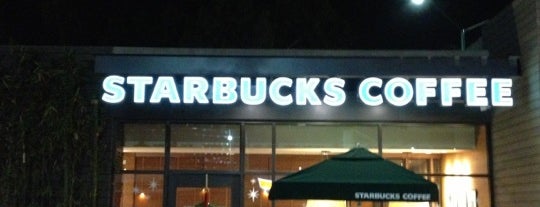 Starbucks is one of Tempat yang Disukai Jomi.