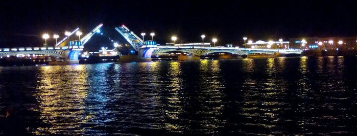 Blagoveshchensky Bridge is one of Anastasia 님이 저장한 장소.