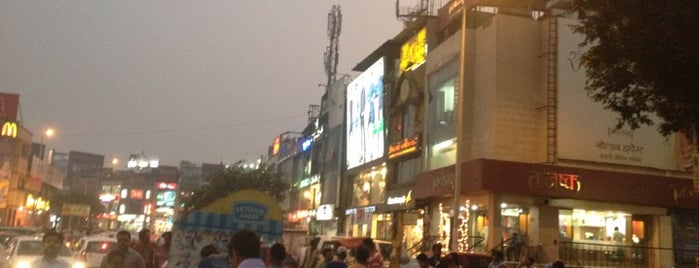 Sector 18 Market is one of Lugares favoritos de Deepak.