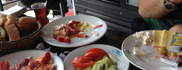 Pınar Cafe & Restaurant is one of tt.