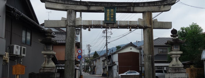 南宮大社 石鳥居 is one of 東海地方の国宝・重要文化財建造物.