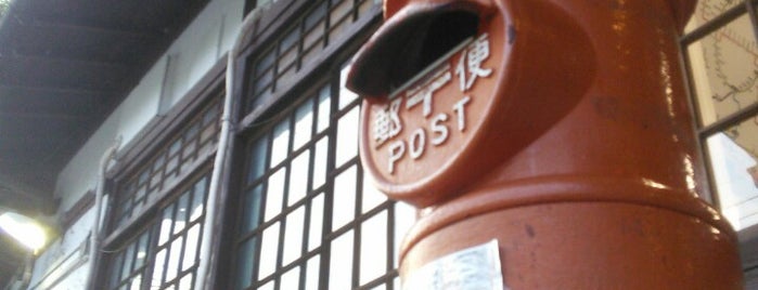 赤丸ポスト (羽村局 青梅市御嶽駅軒下) is one of 青梅市・奥多摩町の赤丸ポスト.