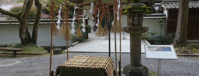 比良明神影向石 is one of 石山寺の堂塔伽藍とその周辺.