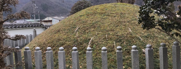 和氣氏経塚（伝 和気清麻呂塚） is one of 立てた墓 2.