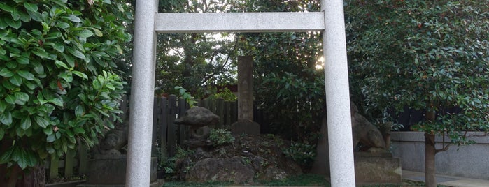 穴八幡宮 神武天皇遥拝所 is one of 東京23区(東部除く)の行ってみたい神社.