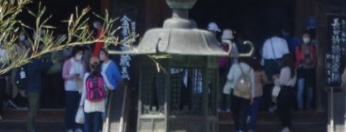 金峯山寺 銅燈籠 is one of 奈良に行ったらココに行く！ Vol.3.