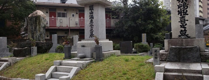 玄洋社墓地（頭山満・来島恒喜・高場乱 墓所） is one of 立てた墓ベニュー.