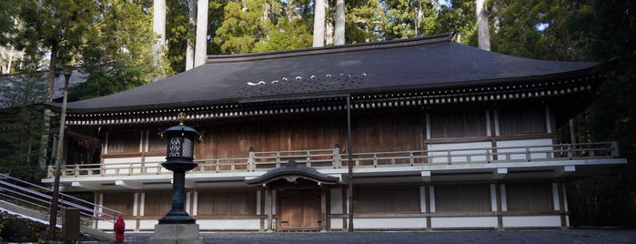Torodo (Lantern Hall) is one of 高野山山上伽藍.