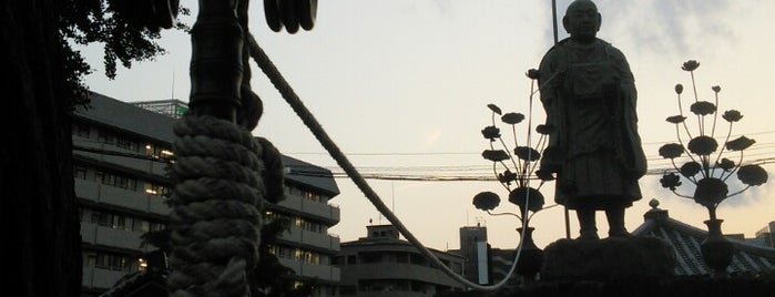 Statue of Master Hongfa is one of 四天王寺の堂塔伽藍とその周辺.