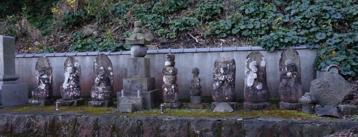 船守弥三郎夫妻 供養塔 is one of 立てた墓3.