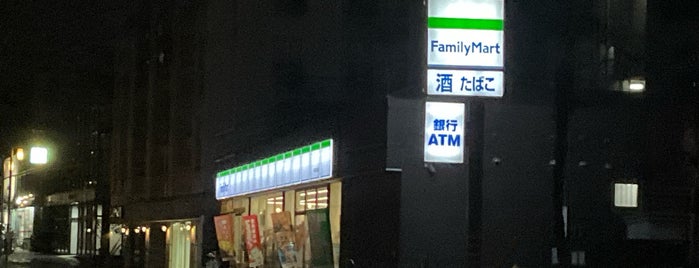 FamilyMart is one of だDHAKA.