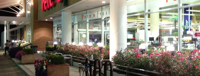 Pete's Fresh Market is one of สถานที่ที่ Matt ถูกใจ.