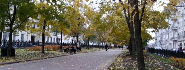 Рождественский бульвар is one of Пей 3 Аж.