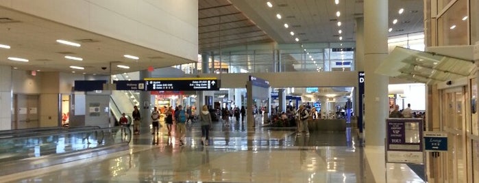 Aéroport international de Dallas Fort Worth (DFW) is one of across America.