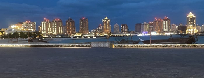 Katara Beach is one of قطر.