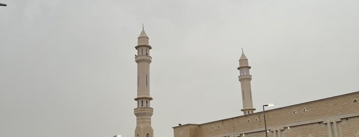 Bin Baz Mosque is one of مساجد.