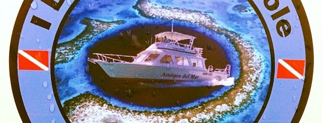 The Great Blue Hole is one of Natur Punkt.