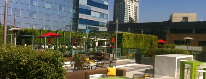 Ion Rooftop Bar at JW Marriot is one of Bars.