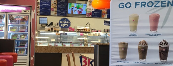 Dunkin Donuts and Baskin Robbins is one of Lugares favoritos de Paula.