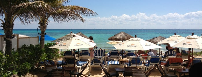 Fusion Beach Hotel Bar & Grill is one of [To-do] Riviera Maya.