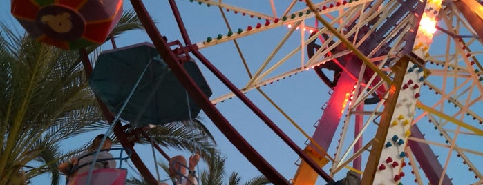 Long Beach Lunapark is one of สถานที่ที่ Özden ถูกใจ.