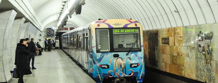 Поезд «Плехановец» is one of Именные поезда Московского метрополитена.
