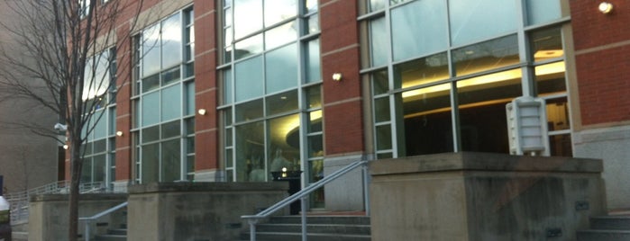 GWU School of Media & Public Affairs Building is one of Orte, die Allison gefallen.