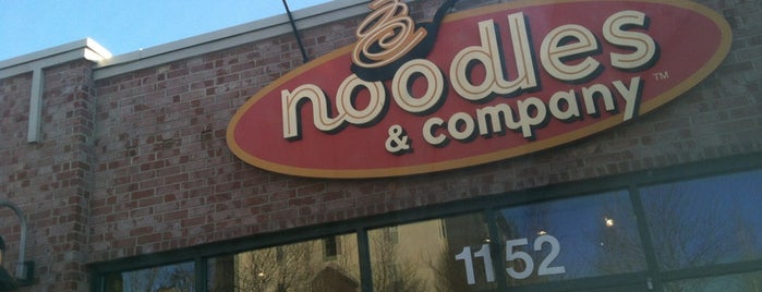 Noodles & Company is one of Orte, die Timothy gefallen.