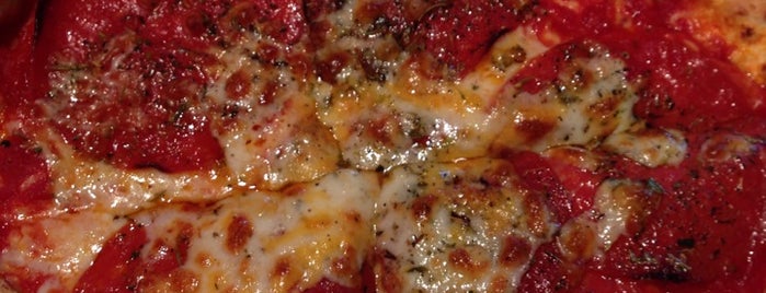 Woodpecker Pizza & Wings is one of สถานที่ที่บันทึกไว้ของ Nick.